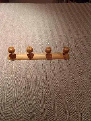 Perchero de pared de madera