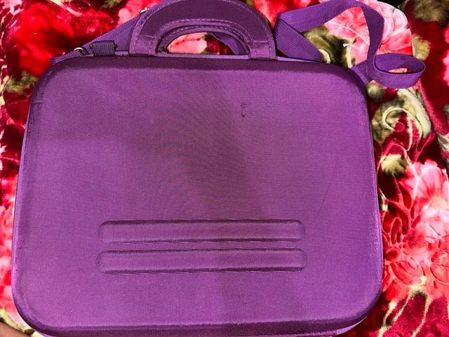 Maletín morado para portátil