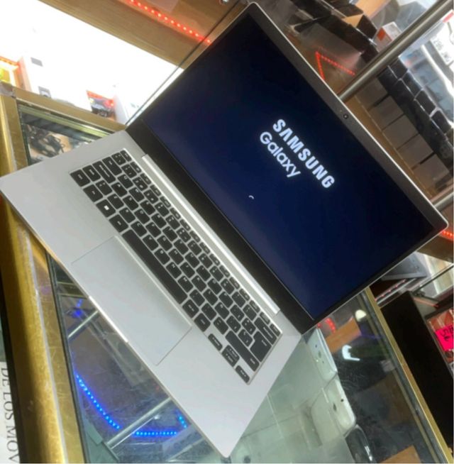 SAMSUNG GALAXY BOOK GO SNAPDRAGON 128GB SSD