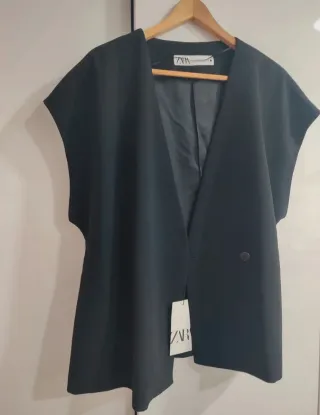 Traje pantalón y chaleco Zara negro