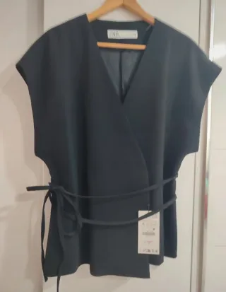 Traje pantalón y chaleco Zara negro