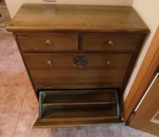 Zapatero de madera con cajones