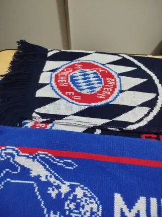 Bufandas Adidas Bayern y Millwall FC y caja S.fern