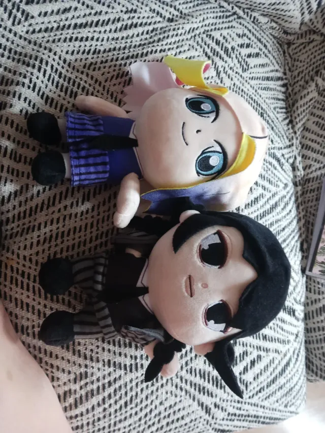 2 Peluches Miércoles y Enid