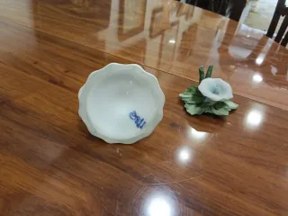 Portacandele in porcellana con fiore