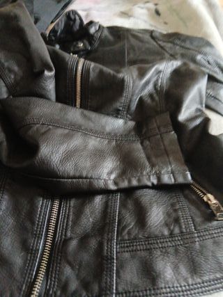 Cazadora estilo policial negra