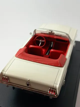 Ford Mustang Convertible  1965 Coleccionista 1:24