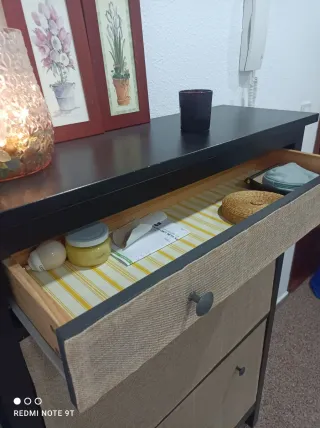 Zapatero madera y tela saco.