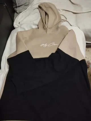 Sudadera bicolor beige y negra