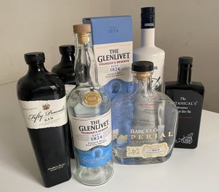 6 bottiglie vuote: The Botanical's, Barceló...