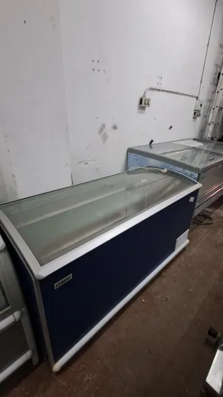 Arcón congelador cristal curvo