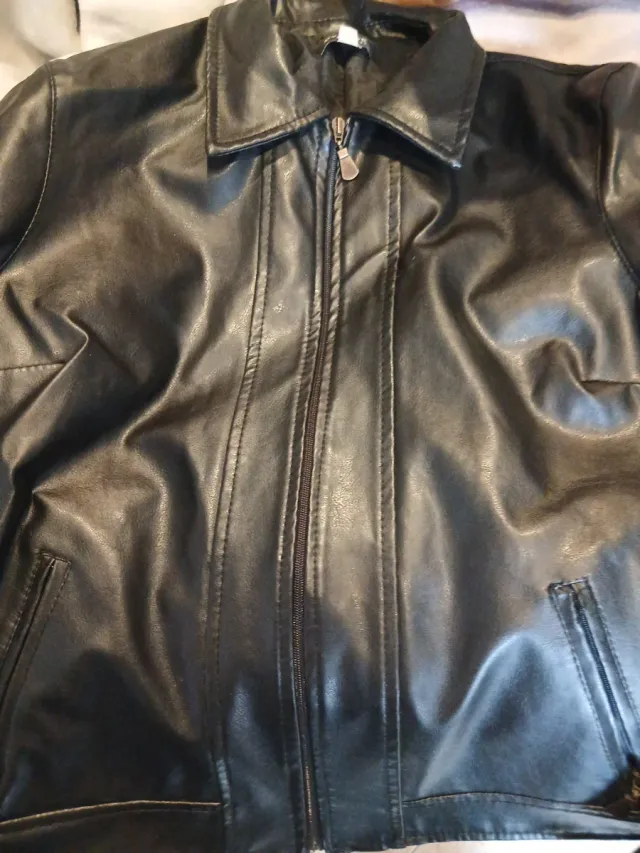 Chaqueta chica negra