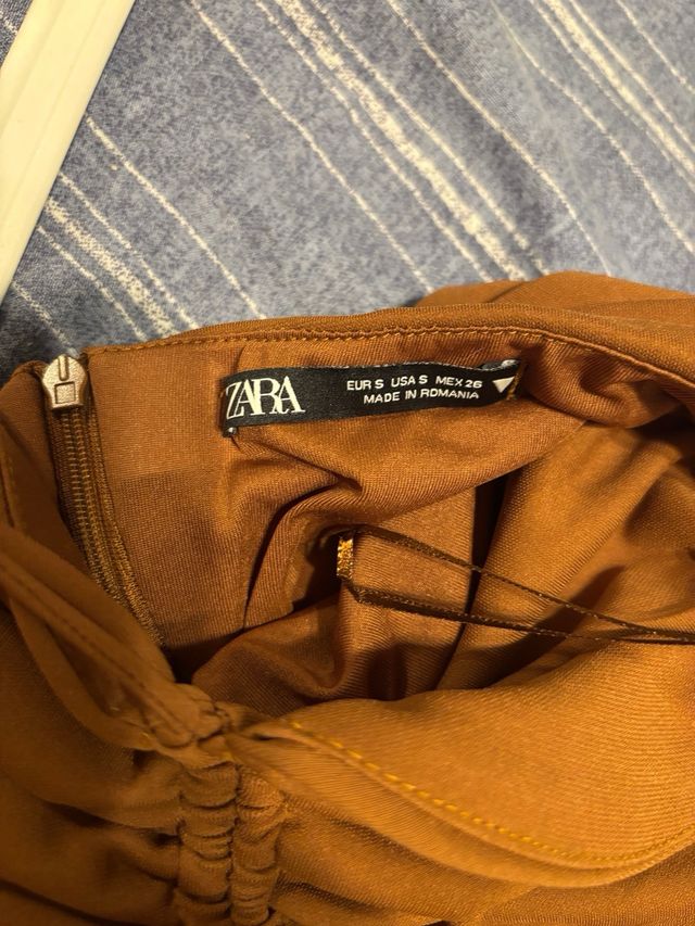 Vestido marrón Zara fruncido cut-out