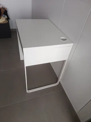 Tocador blanco con cajón