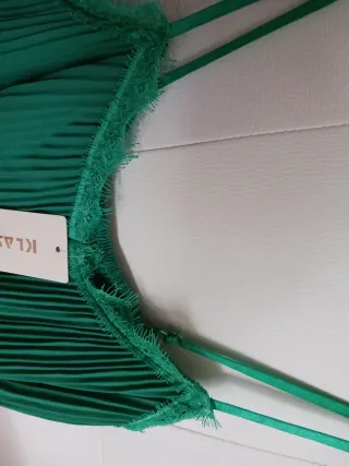 Blusa verde con encaje