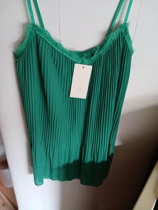 Blusa verde con encaje