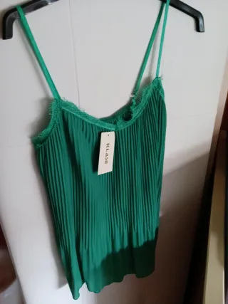 Blusa verde con encaje
