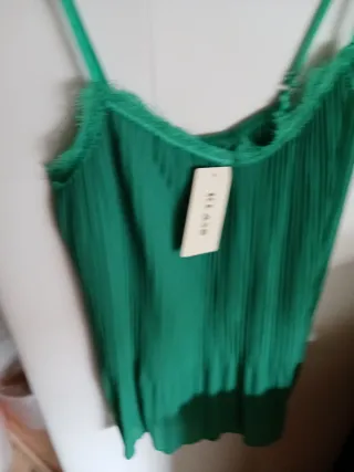 Blusa verde con encaje