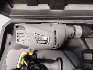 Taladro Percutor Titan 710W con maletín