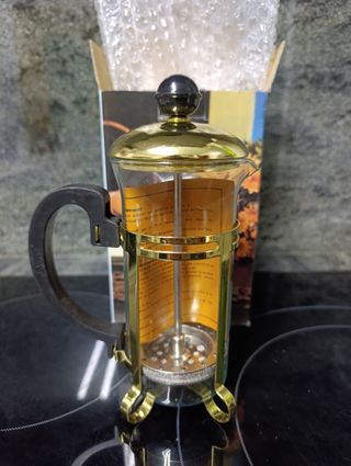 Cafetera Francesa de Embolo Vidrio y Metal Dorada