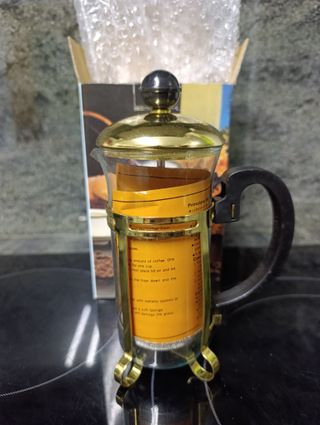Cafetera Francesa de Embolo Vidrio y Metal Dorada
