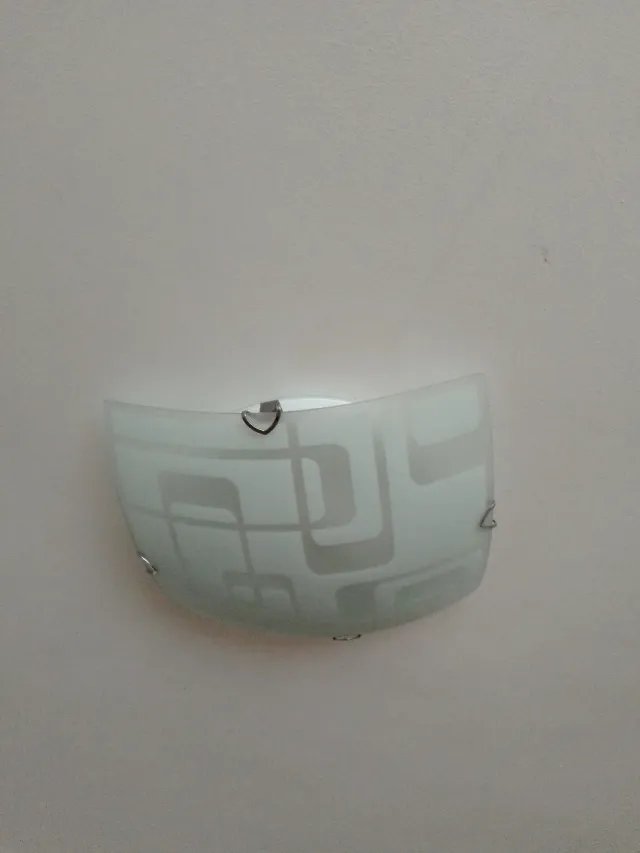 Plafón de cristal blanco en perfectas condiciones.