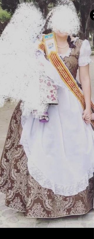 Traje Huertana Marrón y Blanco