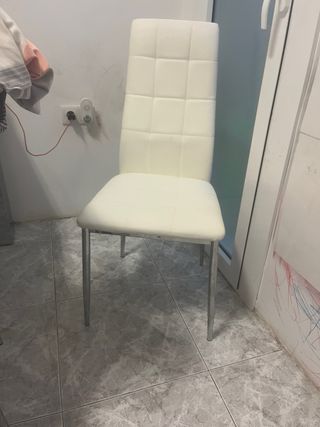 Mesa de comedor cristal y metal con sillas