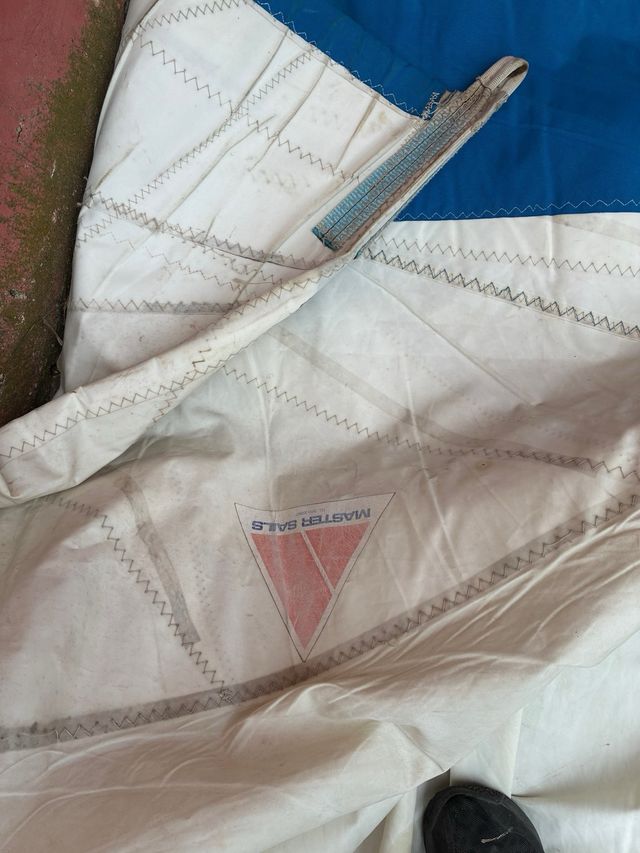 Vela de barco blanca