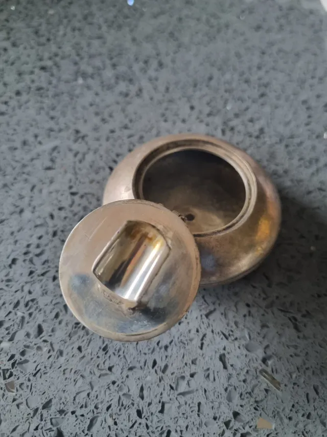 Cenicero portátil de metal