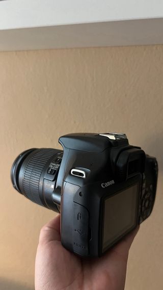 Cámara Canon EOS 1100D Negra