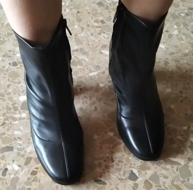 Botines negros de tacón