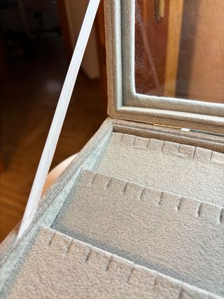 Expositores de joyas con tapa.