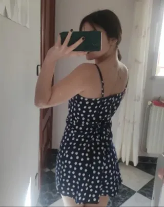 Mono azul con lunares blancos