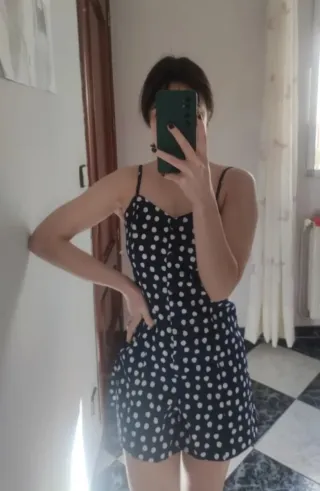 Mono azul con lunares blancos