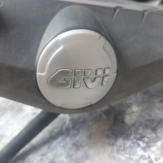 Maleta, soporte y cúpula GIVI para Yamaha TMAX 500