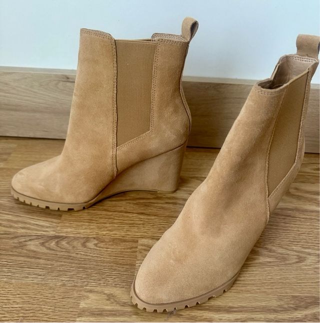 Botines de cuña ante beige nuevos sin estrenar