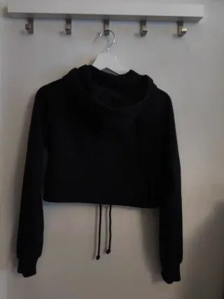 Chaqueta corta con capucha Bershka Talla S