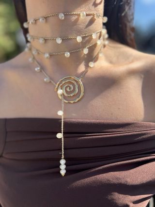 Collana fatta a mano con ciondoli  e perle