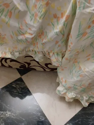 Juego cortinas y enaguas tela floral