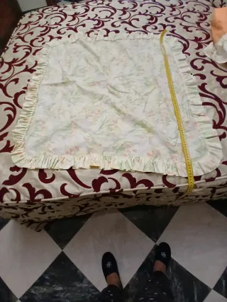 Juego cortinas y enaguas tela floral