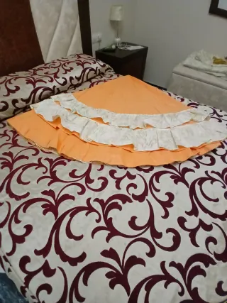 Juego cortinas y enaguas tela floral