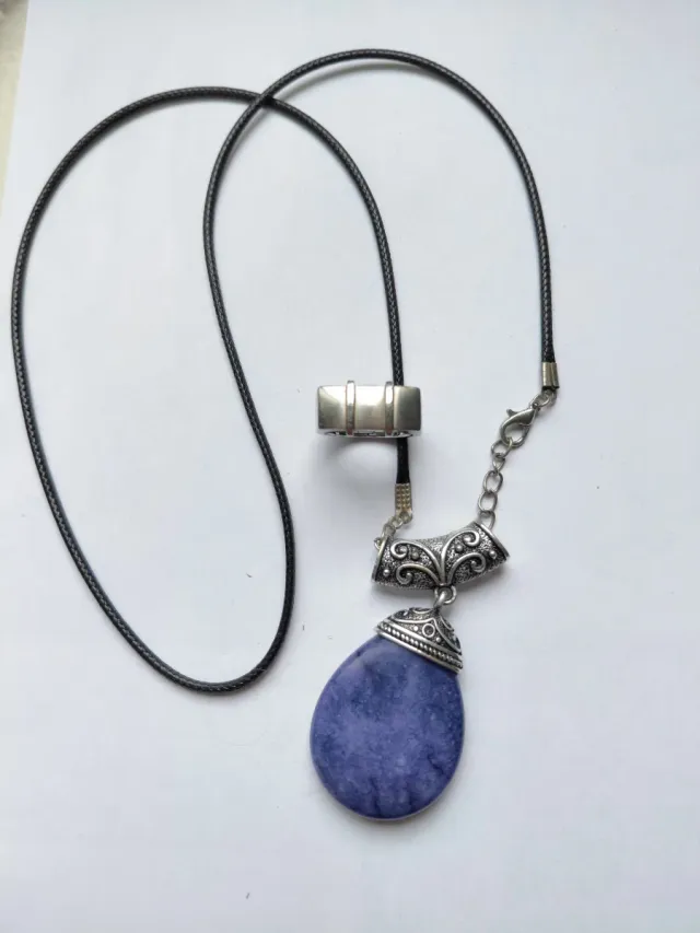 Collar con colgante de piedra azul y plata