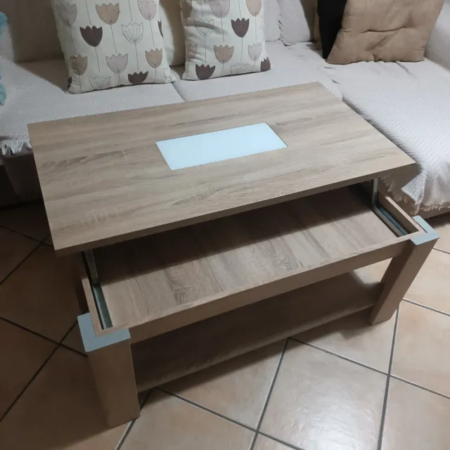 Tavolo in legno e vetro