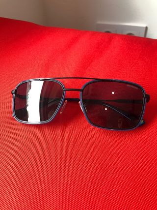 Gafas de Sol Polaroid Azules y Negras con carcasa 