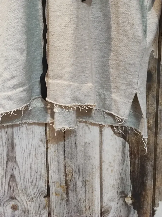 Sudadera larga deshilada gris