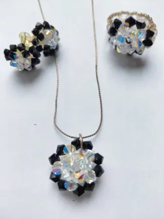 Conjunto Joyas: Anillo, Pendientes y Colgante