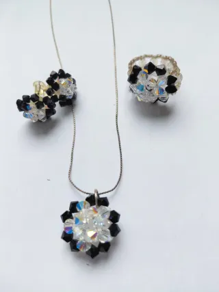 Conjunto Joyas: Anillo, Pendientes y Colgante