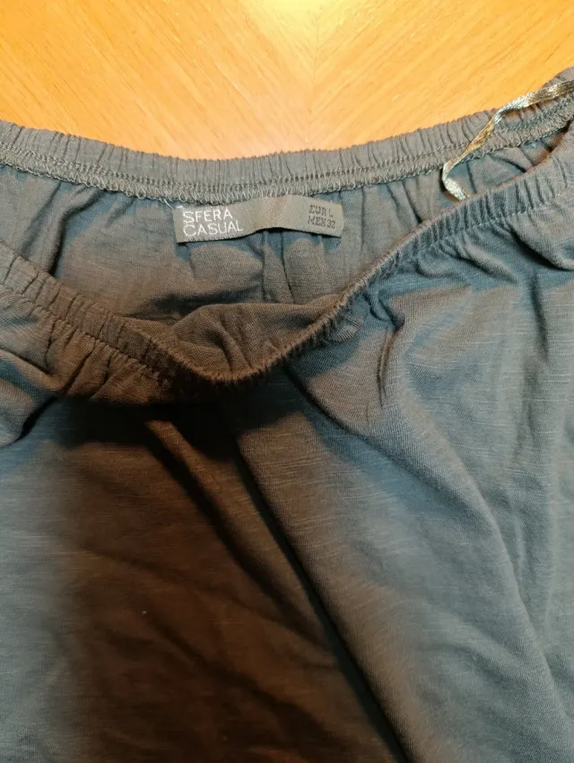 Camiseta verde con goma en cuello