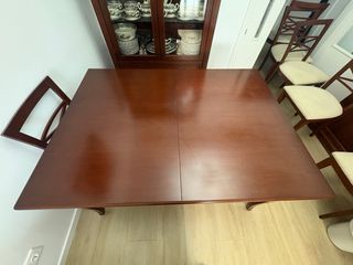 Mesa de comedor de madera maciza